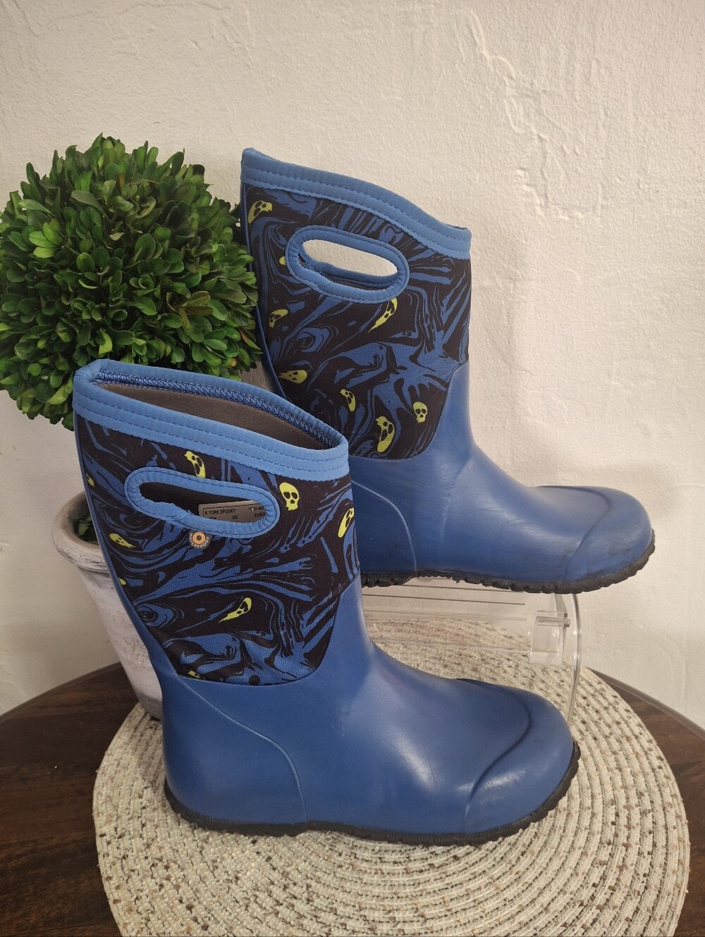 Blue Bogs K York SpookyPull-On Rain/Snow Boots Size 6.